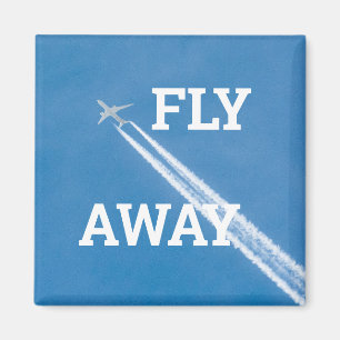 Aimant L'avion vole dans le ciel bleu