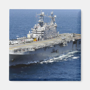 Aimant Le bateau d'assaut amphibie USS Peleliu