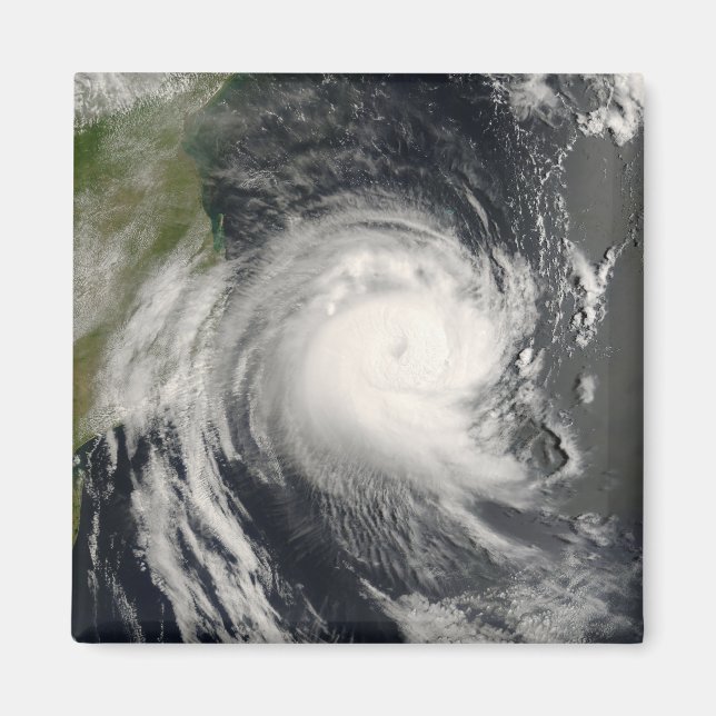 Aimant Le cyclone tropical Favio s'approche du Mozambique (Devant)
