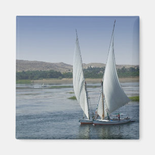 Aimant Le fleuve Nil et les bateaux à voile utilisés comm