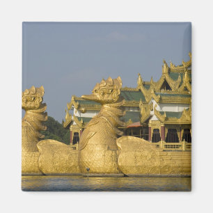 Aimant Le Karaweik Hall est un point de repère de Yangon