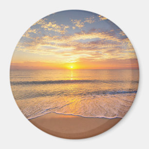 Aimant Le matin Sun au bord de la mer