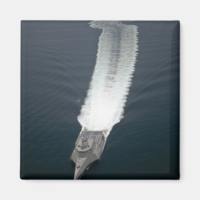 Aimant Le navire de combat littoral Independence 2 (Devant)