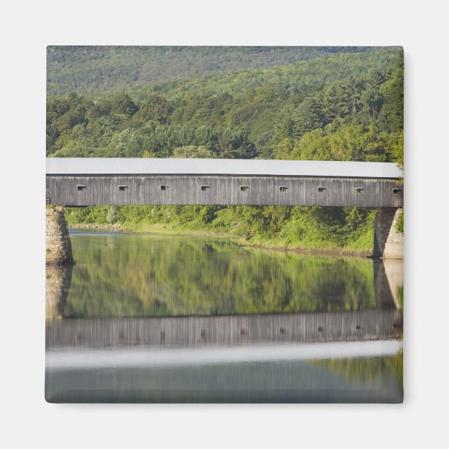 Aimant Le pont couvert Windsor-Cornish s'étend sur (Devant)