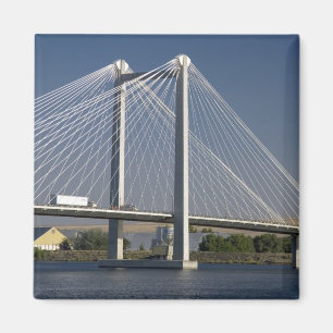 Aimant Le pont Ed Hendler enjambe le fleuve Columbia