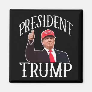 Aimant Le président Donald Trump, Casquette rouge, lève l