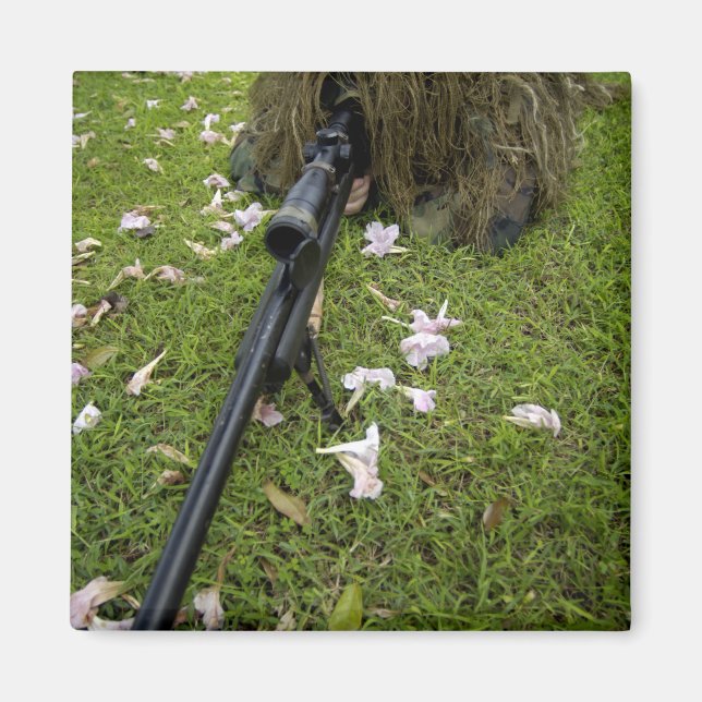 Aimant Le soldat pratique des tactiques de sniper (Devant)