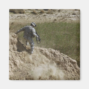 Aimant Le spécialiste s'élève vers le bas