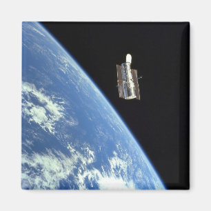Aimant Le télescope spatial de Hubble avec une terre