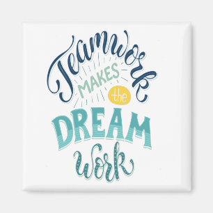 Aimant Le Travail D'Équipe Fait Le Travail De Rêve