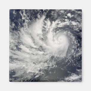 Aimant Le typhon Parme se dirige vers l'ouest