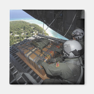 Aimant Les aviateurs poussent une palette de biens donnés