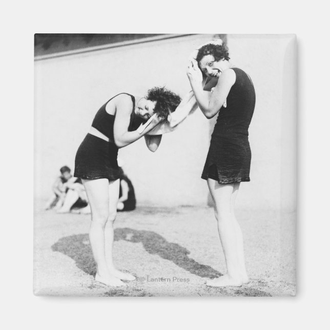 Aimant Les femmes qui pleurent leurs cheveux à la plage (Devant)