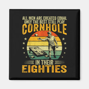 Aimant Les hommes âgés jouent au cornhole dans les années