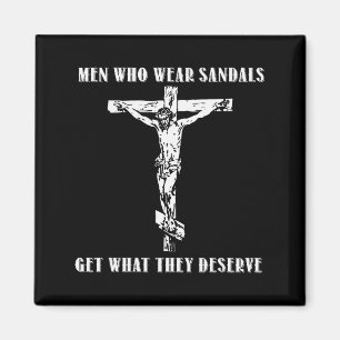 Aimant Les hommes de Jésus qui portent des sandales obtie