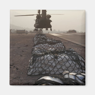 Aimant Les marines attachent des charges de traîneau