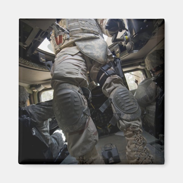 Aimant Les marins apprennent les procédures de convoi (Devant)