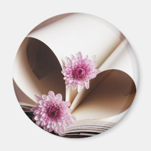 Aimant Les pages d'un livre transformé en coeur forment