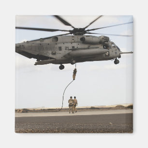 Aimant Les parachutistes de la Force aérienne conduisent