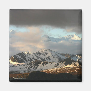 Aimant Lever de soleil sur les chaînes de montagnes au su