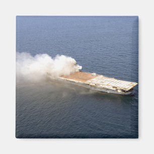 Aimant L'ex-Oriskany, un avion déclassé