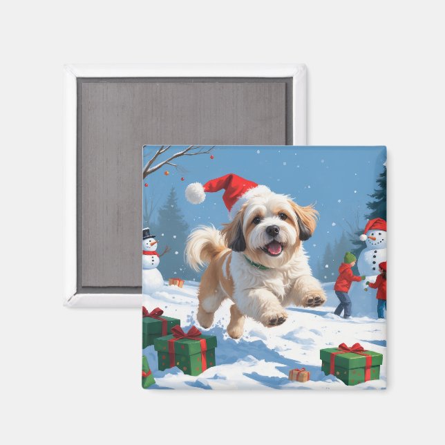 Aimant Lhasa Apso courant dans la neige avec un chapeau d (Recto/Verso)