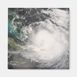 Aimant L'ouragan Hanna au-dessus des Bahamas