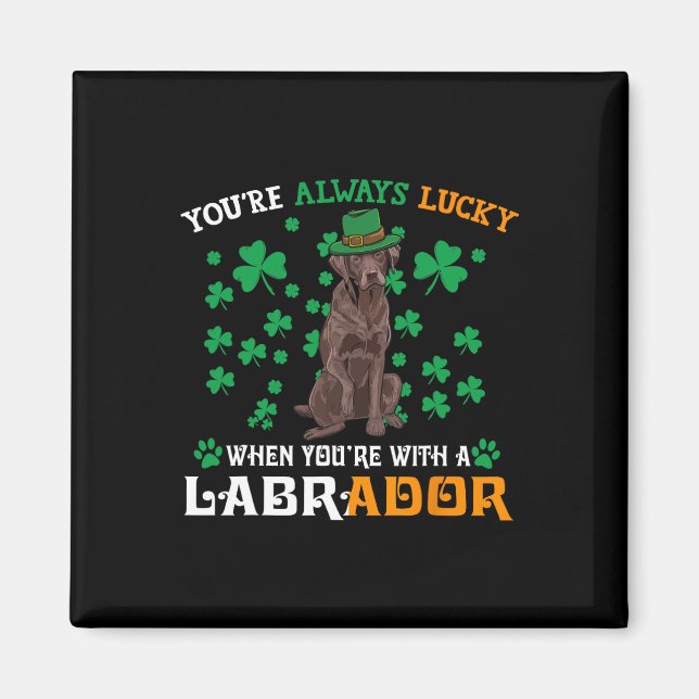 Aimant Lucky avec un chien labrador chocolat Saint-Patric (Devant)