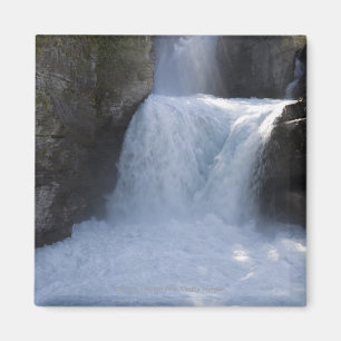 Aimant Lumière du soleil sur des cascades du côté d'un