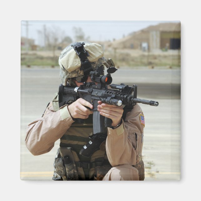 Aimant L'US Air Force Airman assure la sécurité (Devant)