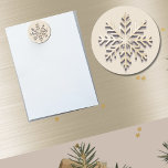 Aimant Magnat de vacances Champagne Snowflake<br><div class="desc">Élevez votre décor de vacances avec ce Magnet de vacances Champagne Snowflake. Cet aimant rond présente un magnifique flocon doré au champagne brossé, astucieusement centré pour attirer l'attention et ajouter une touche de sophistication à toute surface magnétique. Le design et la brillance en font un point de convergence captivant, parfait...</div>