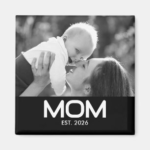 Aimant Maman a établi une photo en noir et blanc pour la 