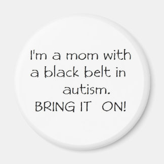 Aimant Maman avec une ceinture noire en autisme