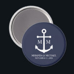 Aimant Mariage Ancre bleu marine<br><div class="desc">Ajoutez une touche élégante à votre mariage nautique avec cette faveur de mariage marine bleu ancre classique. Conçu avec une illustration d'ancre blanche, il présente un monogramme personnalisé de mariée et de mariée, le nom et la date du mariage dans une police serif blanche sur un arrière - plan bleu...</div>