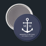 Aimant Mariage Ancre bleu marine<br><div class="desc">Ajoutez une touche élégante à votre mariage nautique avec cette faveur de mariage marine bleu ancre classique. Conçu avec une illustration d'ancre blanche, il présente un monogramme personnalisé de mariée et de mariée, le nom et la date du mariage dans une police serif blanche sur un arrière - plan bleu...</div>