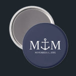 Aimant Mariage Ancre bleu marine<br><div class="desc">Ajoutez une touche élégante à votre mariage nautique avec cette faveur de mariage marine bleu ancre classique. Conçu avec une illustration d'ancre blanche, il présente un monogramme personnalisé de mariée et de mariée, le nom et la date du mariage dans une police serif blanche sur un arrière - plan bleu...</div>