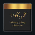 Aimant Mariage de Monogramme Bordure Noir de luxe<br><div class="desc">Ces élégants magnets de mariage personnalisés disposent d'un élégant script de calligraphie en faux or pour vos initiales monogrammées,  noms et date de mariage pour personnaliser sur un simple arrière - plan noir avec une bordure fausse. Meilleurs voeux pour votre mariage et mariage ! Conçu par Susan Coffey.</div>