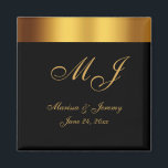 Aimant Mariage de Monogramme Bordure Noir de luxe<br><div class="desc">Ces élégants magnets de mariage personnalisés disposent d'un élégant script de calligraphie en faux or pour vos initiales monogrammées,  noms et date de mariage pour personnaliser sur un simple arrière - plan noir avec une bordure fausse. Meilleurs voeux pour votre mariage et mariage ! Conçu par Susan Coffey.</div>