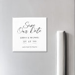 Aimant Mariage de script minimaliste Enregistrer la date<br><div class="desc">Mariage minimaliste moderne de script Enregistrer l'aimant de date. Design de typographie de calligraphie minimale simple. Personnaliser pour un mariage personnalisé enregistrer la date.</div>