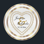 Aimant Mariage Gold & White / Anniversaire de conservatio<br><div class="desc">Le Jour Du Mariage Favoriser L'Aimant. Un Mariage Jour Gardez l'éponge et la salle de jeu ou le couple Anniversaire prêt à personnaliser. Si besoin est... vous pouvez supprimer tout le texte et recommencer à neuf avec vos propres choix de texte, de couleur et de police avec la zone de...</div>