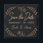 Aimant Mariage noir et or Enregistrer la date<br><div class="desc">Annoncez votre journée spéciale avec cet aimant à la main, magnifiquement dessiné Save the Date, conçu avec soin par Aliss à la maison en Irlande rurale. Doté de feuilles dorés délicats et d'un charmant accent floral, cet aimant est un endroit idéal pour les couples à la recherche d'une touche d'élégance....</div>