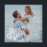 Aimant Mariage photo minimal Enregistrer la date<br><div class="desc">Un mariage photo moderne sauve les magnets de date dans un design minimal. Customisez avec votre photo,  vos noms et votre date de mariage.</div>