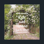 Aimant Mariage rose rustique Enregistrer l'aimant de la d<br><div class="desc">Le jour où j'ai visité l'arboretum,  les treillis roses parfumés étaient en effervescence. Les bourgeons roses délicats et roses clairs soufflaient dans le vent et leur odeur luxuriante appelait à une célébration.</div>