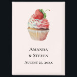 Aimant Mariage sucré à la fraise de cupcake Enregistrer l<br><div class="desc">Mariage enregistrer l'aimant de date avec une illustration délicieuse avec un cupcake à l'apparence délicieuse. Crème blanche et une grande fraise ornent cette délicieuse douceur délicieuse.</div>