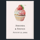 Aimant Mariage sucré à la fraise de cupcake Enregistrer l<br><div class="desc">Mariage enregistrer l'aimant de date avec une illustration délicieuse avec un cupcake à l'apparence délicieuse. Crème blanche et une grande fraise ornent cette délicieuse douceur délicieuse.</div>