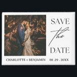 Aimant Mariage unique Enregistrer la date<br><div class="desc">Présentez l'aimant unique de mariage Save The Date - une façon inoubliable d'annoncer votre date de mariage et de partager votre joie de fiançailles avec des êtres chers. Cet aimant dispose d'un élégant modèle photo fiançailles jumelé à une typographie moderne, vous permettant de présenter une photo chère dans un agencement...</div>
