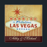 Aimant Marié dans Fabulous LAS VEGAS<br><div class="desc">En utilisant l'emblème Bienvenue à Las Vegas,  voici un design amusant avec Marié dans Fabulous Las Vegas Nevada. Décor parfait pour les douches nuptiales,  mariages,  fêtes et soirées bachelorette.</div>