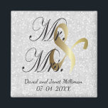 Aimant Mariée et salle | M. et Mme le Mariage Keepsam<br><div class="desc">Le Jour Du Mariage Favoriser L'Aimant. Un Mariage Jour Garder de la Mariée et de la Salle prêt à personnaliser. Remarque : Toutes les zones de modèle n'ont pas besoin d'être modifiées. 📌 Si vous avez besoin d'une personnalisation plus poussée, cliquez sur le bouton "Cliquez pour Customiser plus loin" ou...</div>