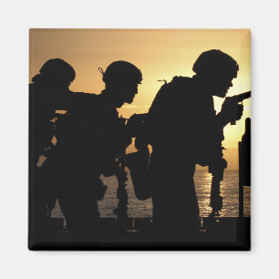 Aimant Marines tire des pistolets de 9mm