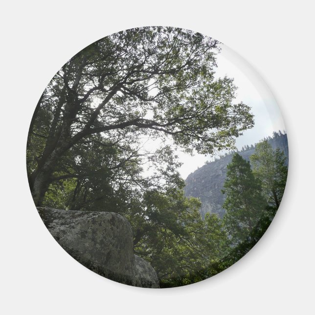 Aimant Matin sur le sentier à Vernal Falls à Yosemite (Devant)